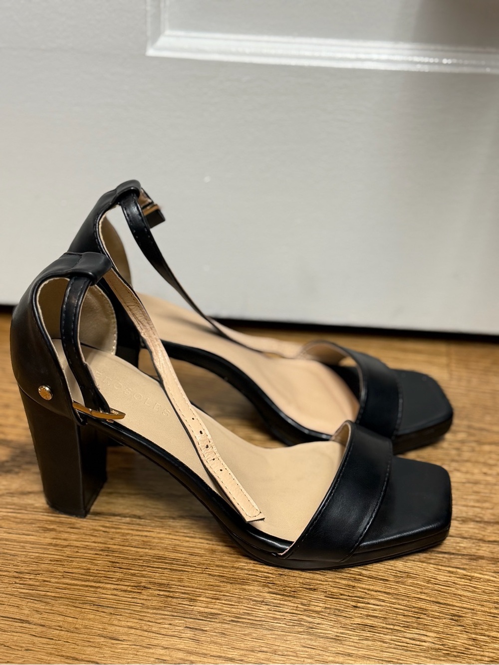 AEROSOLES Black Ankle-Strap Block Heel Sandals